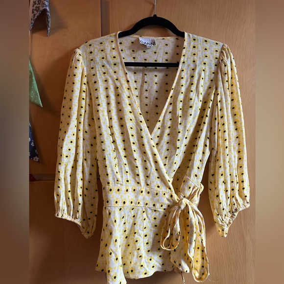 FLORAL PRINT WRAP BLOUSE IN YELLOW - Picture 2 of 5